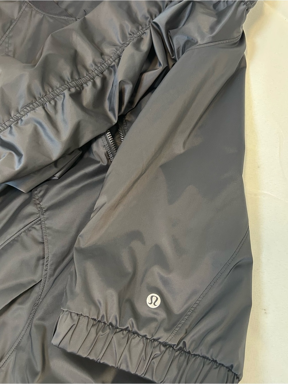 Lululemon Black Above the Cloud Bomber Jacket ruched sleeves Women’s 8 Medium - Picture 8 of 8